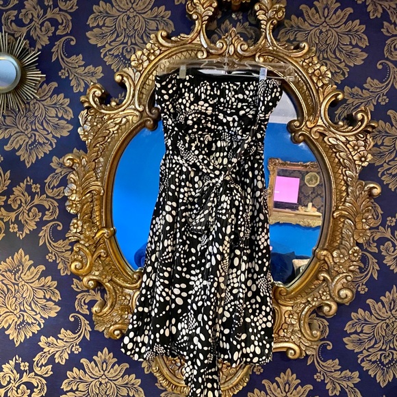 Beautiful silky dress - Picture 4 of 9